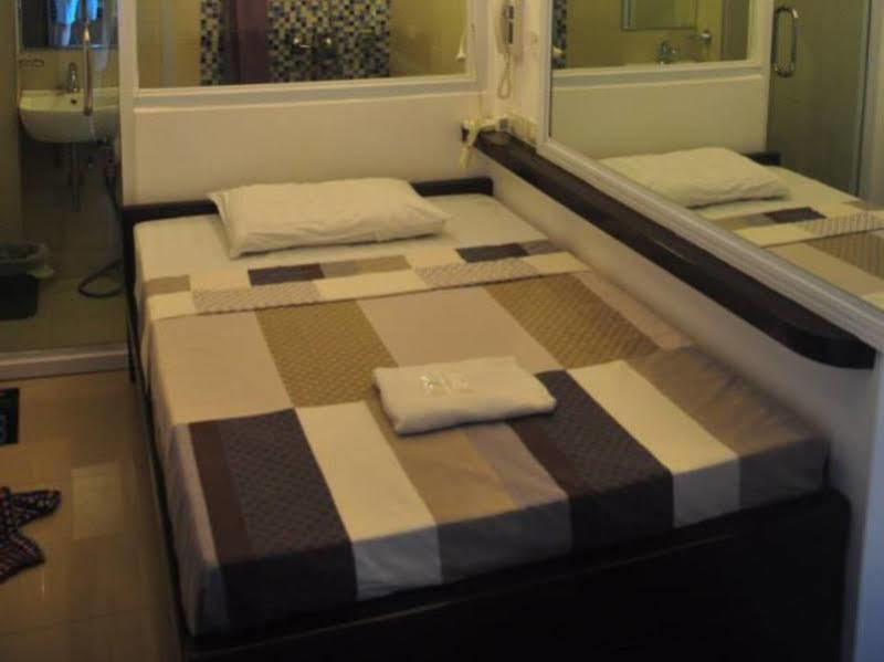 Jj Midcity Inn Tabaco Buitenkant foto